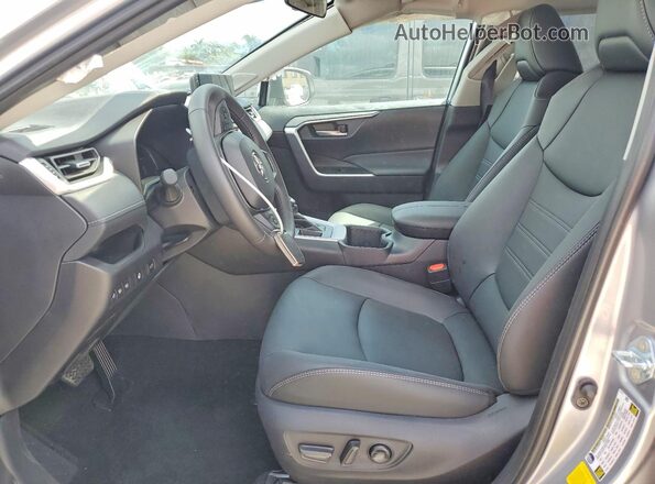 2T3C1RFV6SC332719 2025 TOYOTA RAV4 Silver Widok wnętrza z przodu