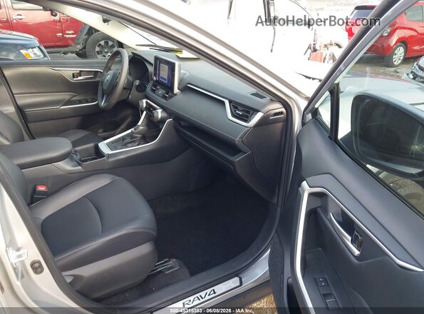 2T3C1RFV8RW351717 2024 TOYOTA RAV4 Silver Вид салону спереду