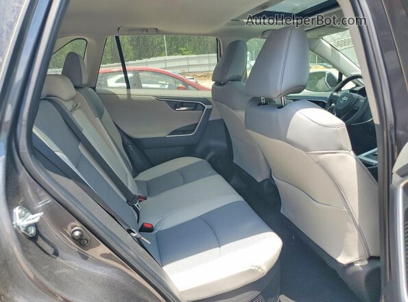 2T3D6RFV4RW048178 2024 TOYOTA RAV4 Gray Вид задньої частини салону