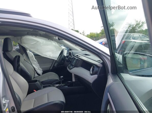 2T3DFREV0HW633047 2017 TOYOTA RAV4 Silver Vista interior delantera