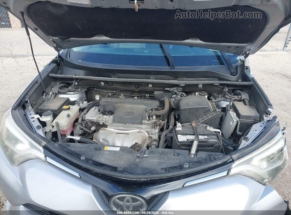 2T3DFREV0HW633047 2017 TOYOTA RAV4 Silver Vista trasera