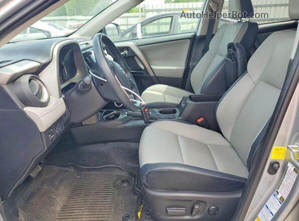 2T3DFREV3JW762387 2018 TOYOTA RAV4 Silver Front interior view