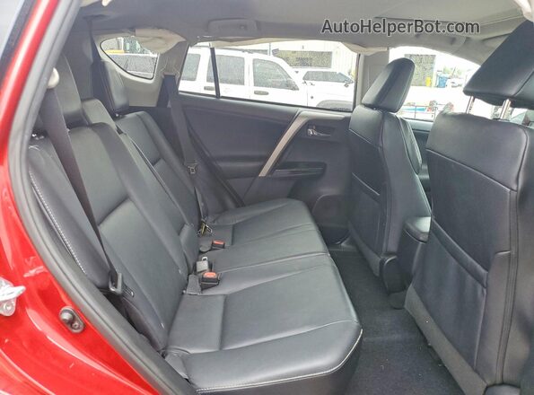 2T3DFREV8HW576841 2017 TOYOTA RAV4 Red Widok wnętrza z tyłu