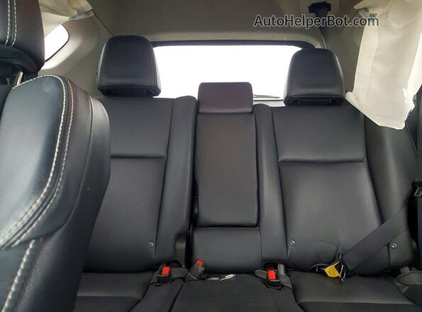 2T3DFREV8HW576841 2017 TOYOTA RAV4 Red Widok tylnych siedzeń