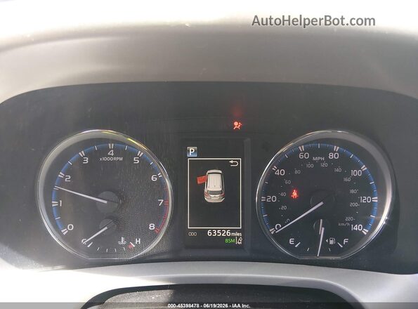 2T3DFREV8HW670010 2017 TOYOTA RAV4 Серебряный Вид задних сидений