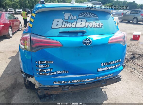 2T3DFREV9HW584110 2017 TOYOTA RAV4 White Front view