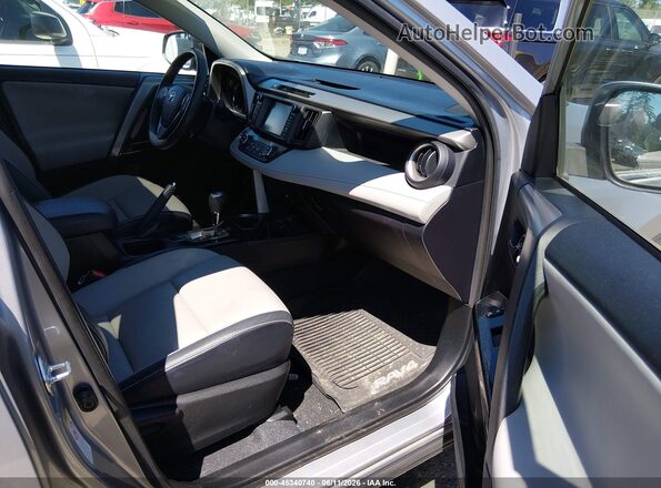 2T3DFREV9HW669805 2017 TOYOTA RAV4 Silver Սալոնի դիմացի տեսք