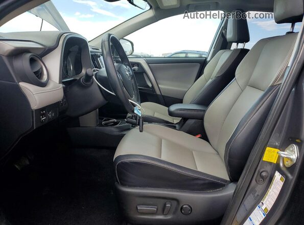 2T3DFREVXJW845685 2018 TOYOTA RAV4 Серый Вид салона спереди