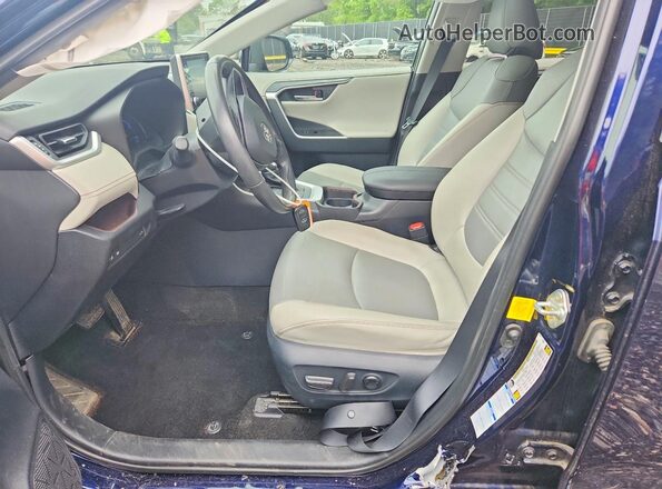 2T3DWRFV2KW014911 2019 TOYOTA RAV4 Синий Вид салона спереди