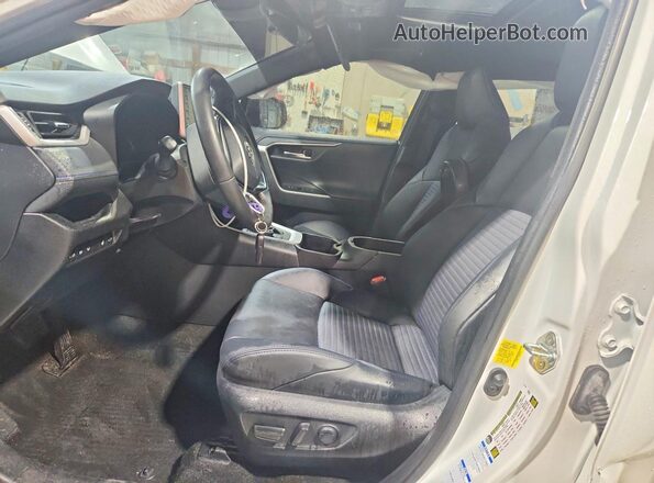 2T3E6RFV7MW023918 2021 TOYOTA RAV4 White Front interior view