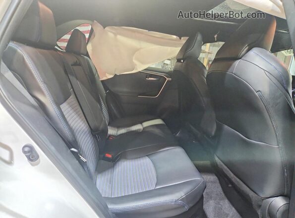 2T3E6RFV7MW023918 2021 TOYOTA RAV4 White Rear interior view