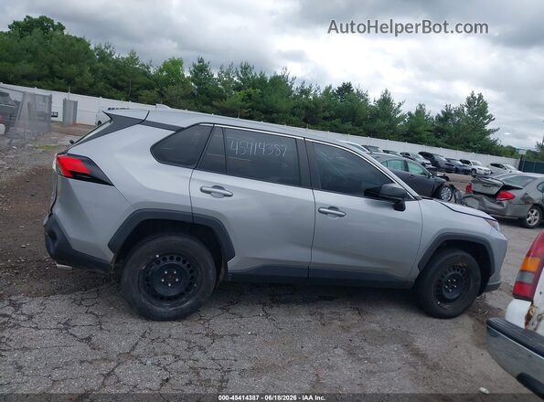 2T3F1RFV1NW254477 2022 TOYOTA RAV4 Silver Widok wnętrza z tyłu