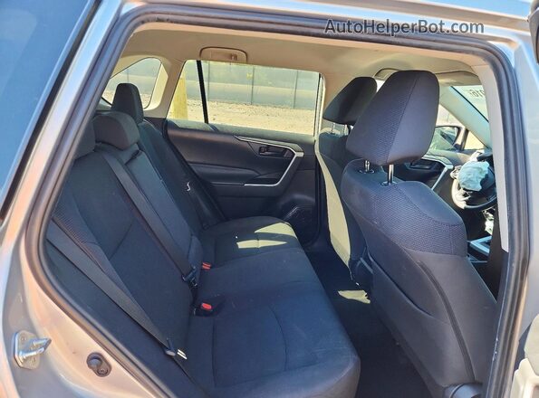 2T3F1RFV3KC001061 2019 TOYOTA RAV4 Серебряный Вид задней части салона