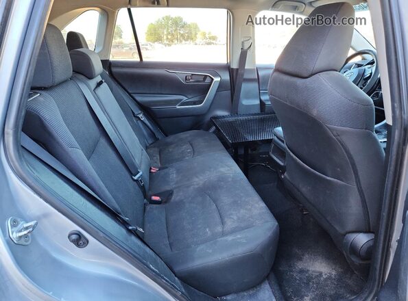 2T3H1RFV9KW020883 2019 TOYOTA RAV4 Silver Вид задньої частини салону