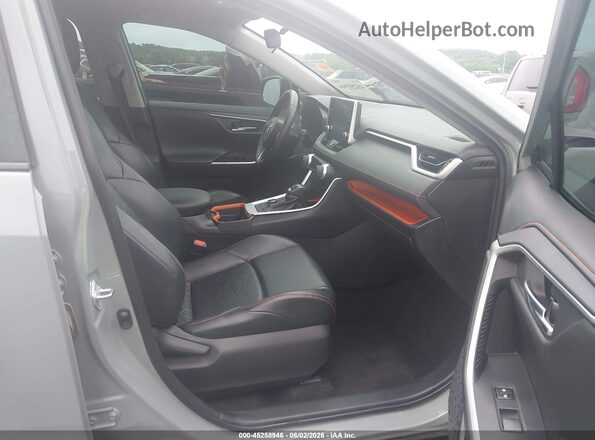 2T3J1RFV2MW142537 2021 TOYOTA RAV4 Серый Вид салона спереди