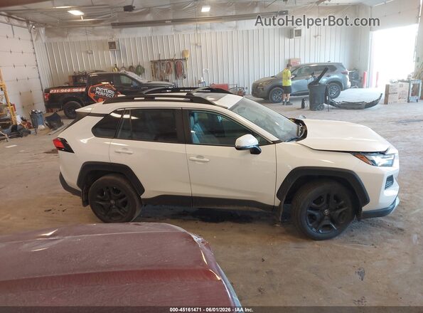 2T3J1RFV2RW458981 2024 TOYOTA RAV4 White Widok wnętrza z tyłu