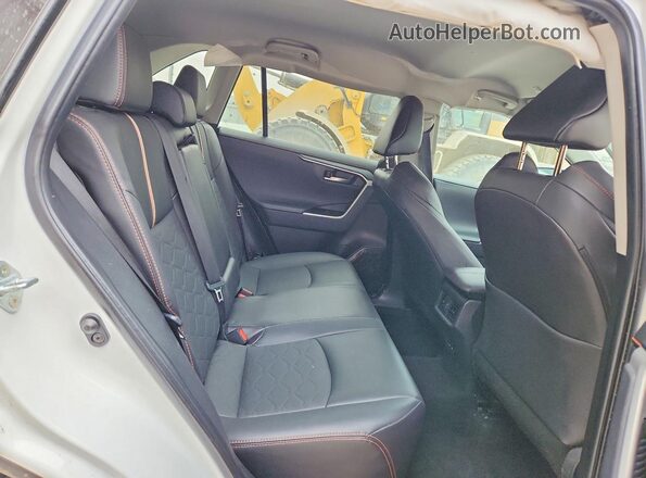 2T3J1RFV2RW465039 2024 TOYOTA RAV4 White უკანა სავარძლების ხედი