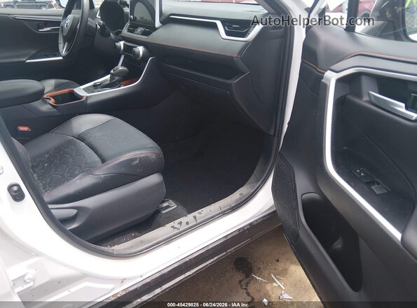 2T3J1RFV3RW462070 2024 TOYOTA RAV4 White Вид салону спереду