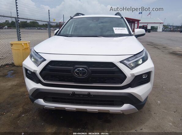 2T3J1RFV3RW462070 2024 TOYOTA RAV4 White Вид задньої частини салону