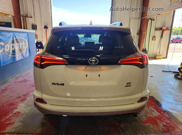 2T3JFREV9JW812583 2018 TOYOTA RAV4 White Հետևի տեսք