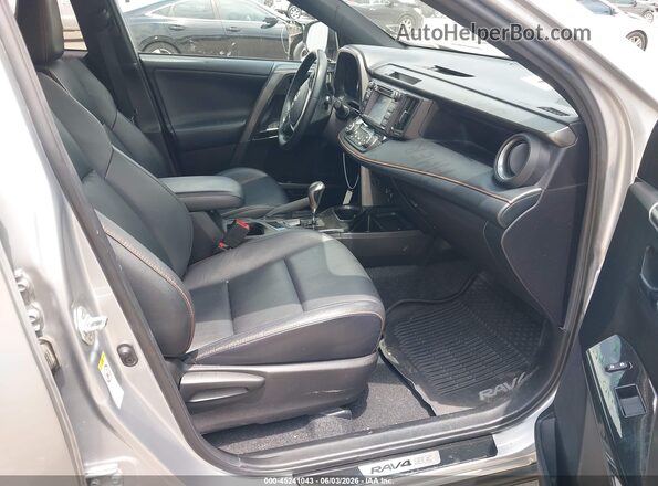 2T3JFREV9JW852839 2018 TOYOTA RAV4 Gray Front interior view