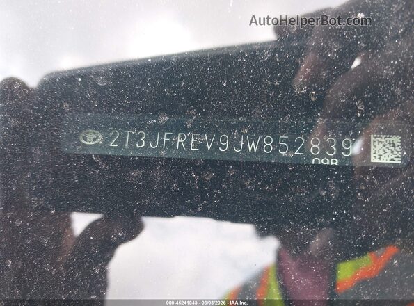 2T3JFREV9JW852839 2018 TOYOTA RAV4 Gray Engine compartment view