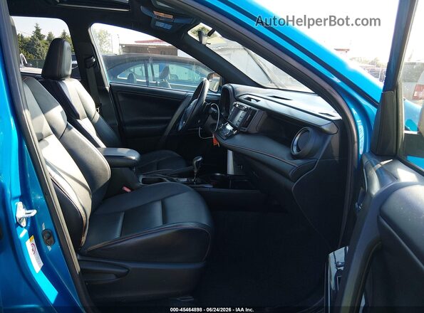 2T3JFREVXHW628117 2017 TOYOTA RAV4 Blue წინა სალონის ხედი
