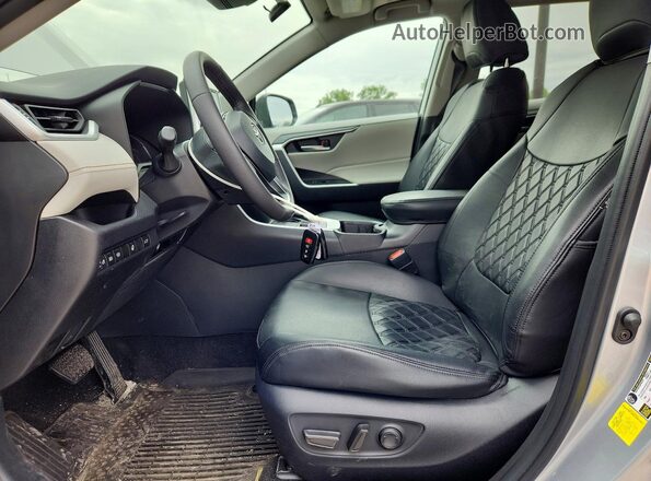 2T3P1RFV0RW493173 2024 TOYOTA RAV4 Silver Вид салону спереду