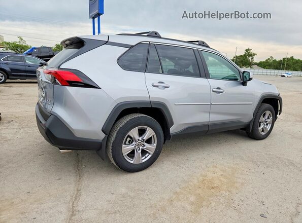 2T3P1RFV0RW493173 2024 TOYOTA RAV4 Silver Задня права чверть