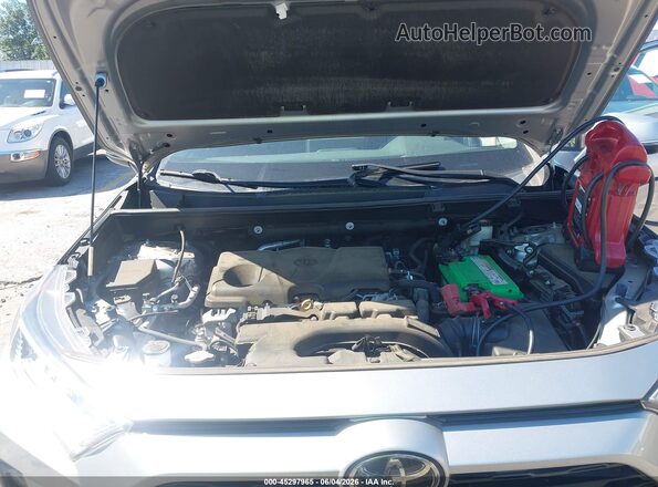 2T3P1RFV1LW136723 2020 TOYOTA RAV4 Silver Вид ззаду