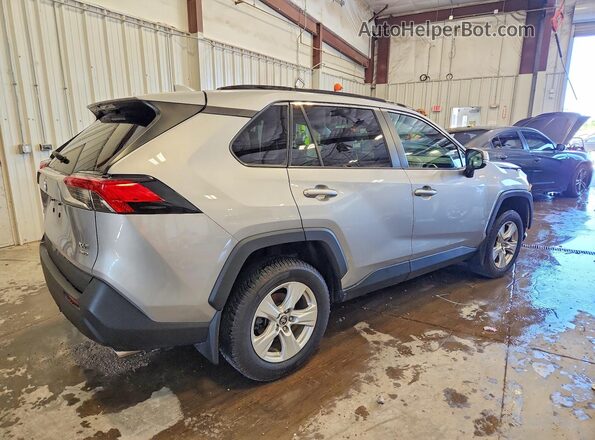2T3P1RFV1MC224061 2021 TOYOTA RAV4 Серебряный Задняя правая четверть