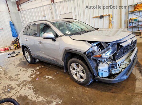 2T3P1RFV1MC224061 2021 TOYOTA RAV4 Серебряный Передняя правая четверть