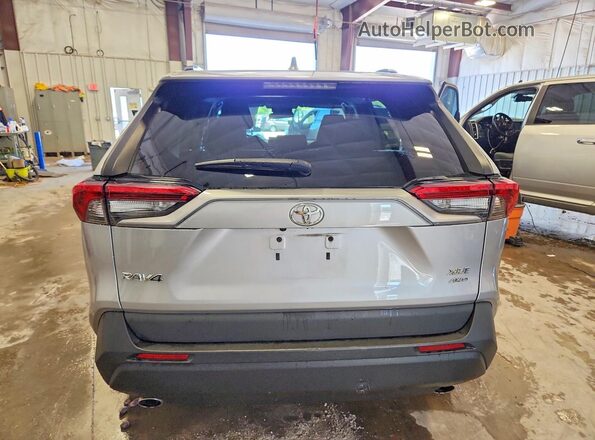 2T3P1RFV1MC224061 2021 TOYOTA RAV4 Серебряный Вид сзади