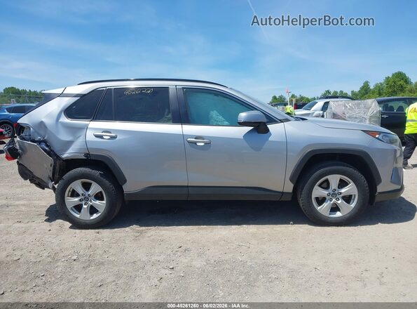 2T3P1RFV2KW053817 2019 TOYOTA RAV4 Silver Widok wnętrza z tyłu