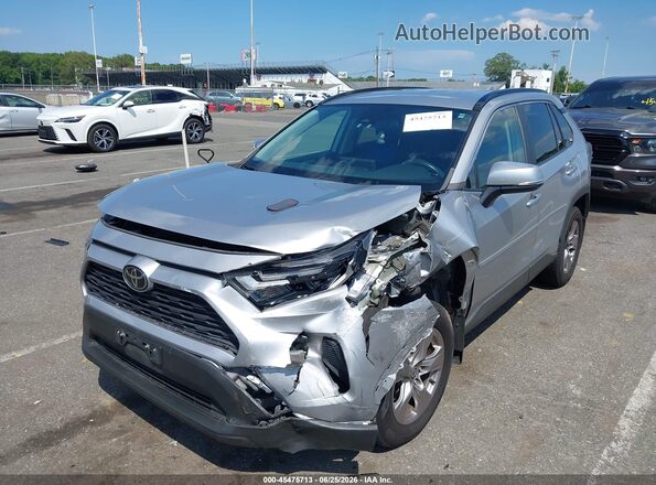 2T3P1RFV8NC282802 2022 TOYOTA RAV4 Silver Przód lewy
