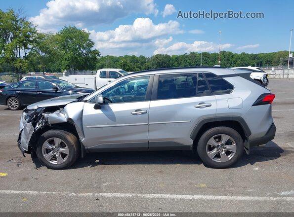 2T3P1RFV8NC282802 2022 TOYOTA RAV4 Silver Widok wnętrza 360 stopni
