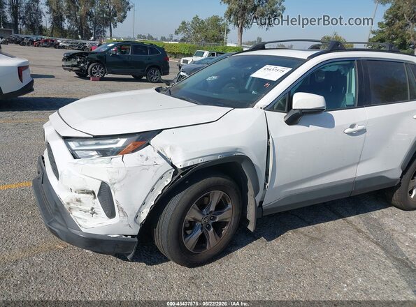 2T3P1RFV8NC310078 2022 TOYOTA RAV4 White Widok wnętrza z tyłu