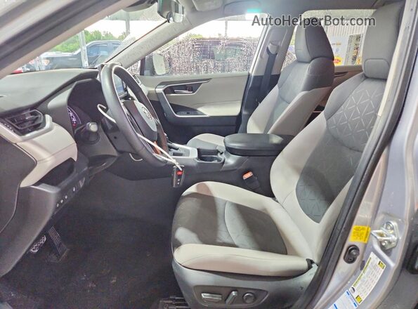 2T3P1RFV9MC236846 2021 TOYOTA RAV4 Silver წინა სალონის ხედი