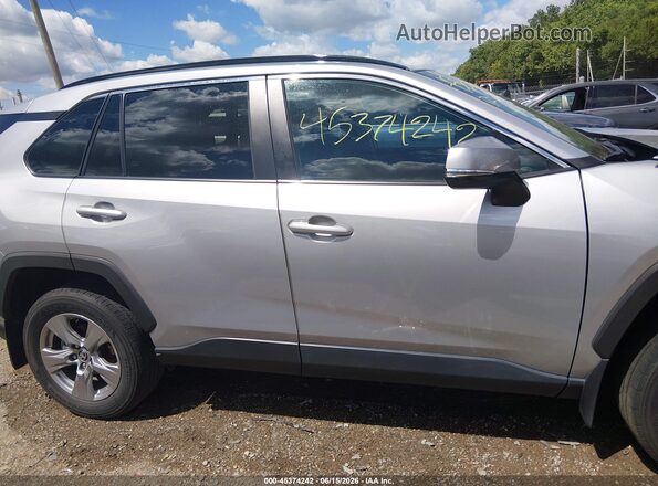 2T3P1RFV9NW311626 2022 TOYOTA RAV4 Silver Սալոնի հետևի տեսք