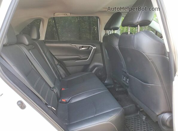 2T3R1RFV1KW025922 2019 TOYOTA RAV4 White Vista de los asientos traseros