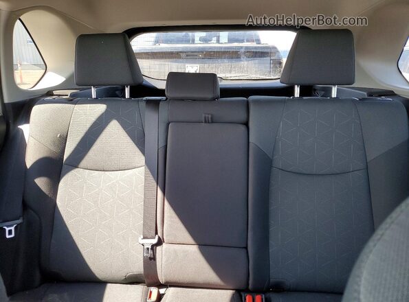 2T3R1RFV2RC476126 2024 TOYOTA RAV4 Silver Հետևի նստատեղերի տեսք