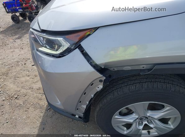 2T3R6RFV7LW001496 2020 TOYOTA RAV4 HYBRID Silver Widok z przodu