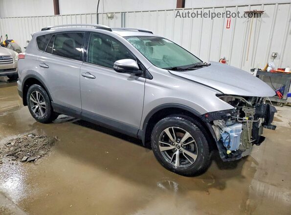 2T3RFREV0HW563703 2017 TOYOTA RAV4 Серебряный Передняя правая четверть