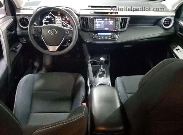 2T3RFREV0HW563703 2017 TOYOTA RAV4 Серебряный Вид панели приборов