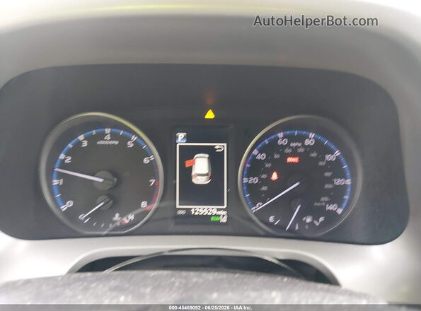 2T3RFREV0JW825371 2018 TOYOTA RAV4 Purple Вид задніх сидінь