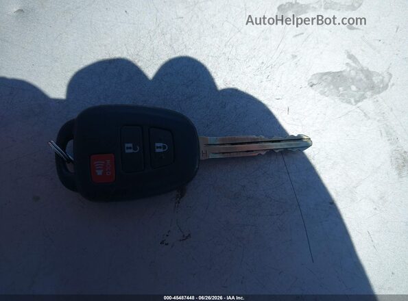 2T3RFREV1HW587704 2017 TOYOTA RAV4 Красный Вид панели приборов