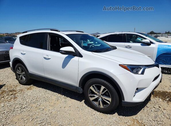 2T3RFREV1HW672798 2017 TOYOTA RAV4 White 