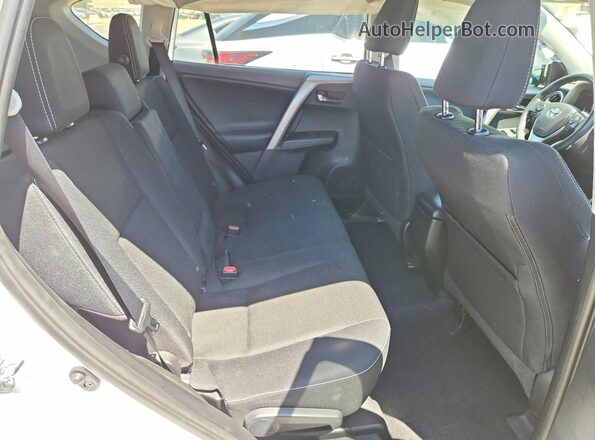 2T3RFREV1HW672798 2017 TOYOTA RAV4 White 