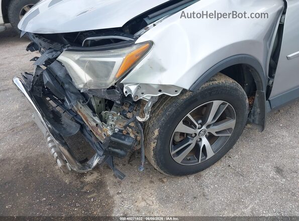 2T3RFREV2HW654312 2017 TOYOTA RAV4 Silver Front view