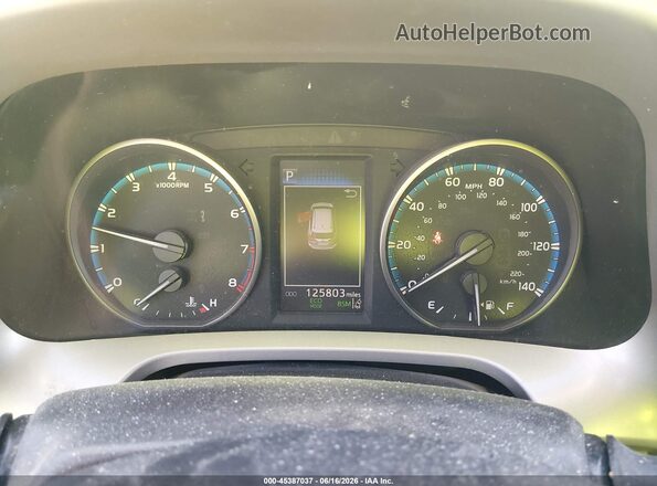 2T3RFREV3JW715737 2018 TOYOTA RAV4 Red Вид задніх сидінь